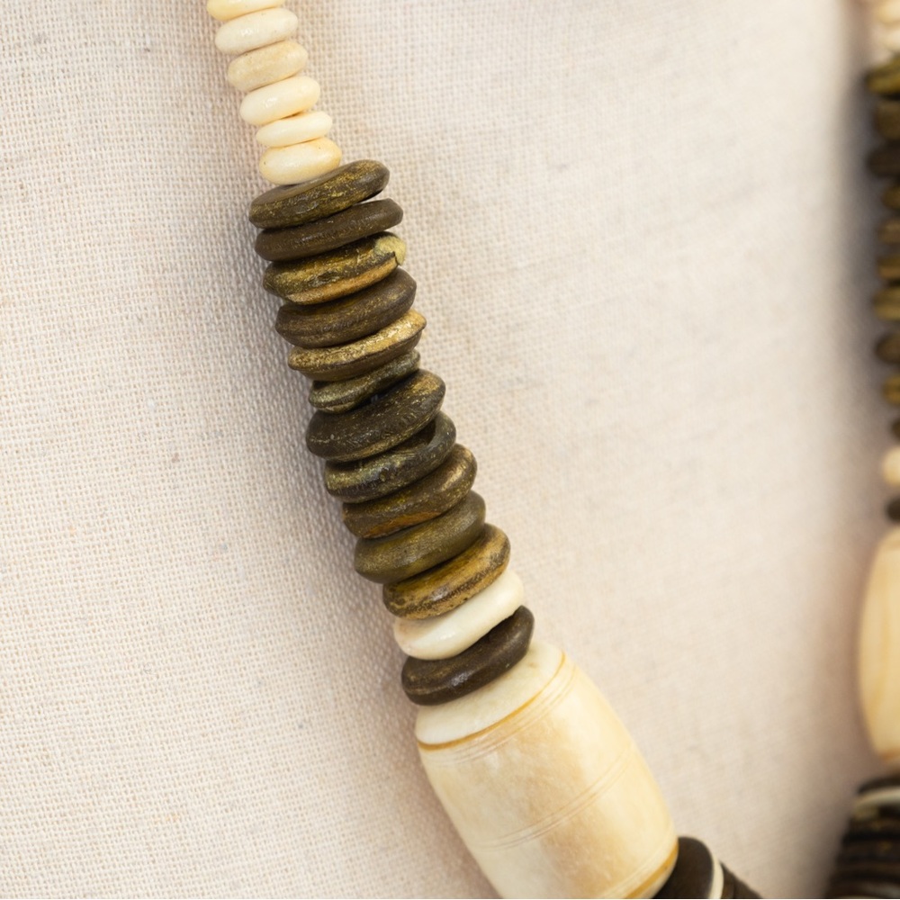 Vintage 80s bold chunky tribal vibe statement necklace wood & bone look neutral - Picture 6 of 10